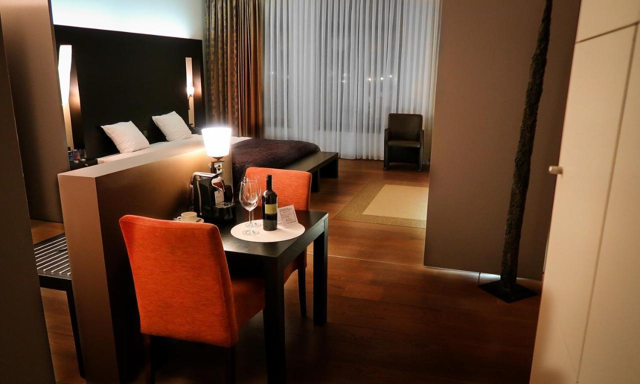 Hotel Van Eyck Maaseik Eksteriør bilde